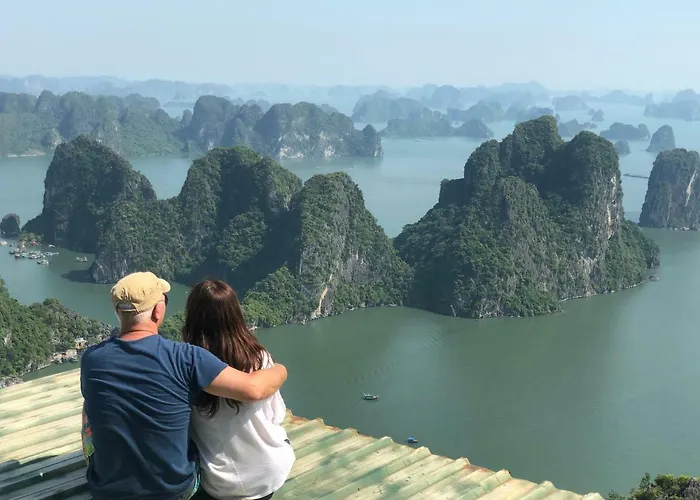 Viet Nhat - Bai Chay 2* Ha Long